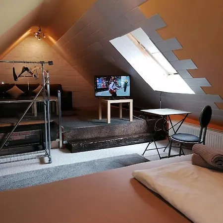 Riverside In Hitdorf Am Rhein - Zentral An Der A1 Und 59