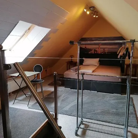 Riverside In Hitdorf Am Rhein - Zentral An Der A1 Und 59