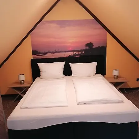 Riverside In Hitdorf Am Rhein - Zentral An Der A1 Und 59 Hotel