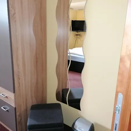 Riverside In Hitdorf Am Rhein - Zentral An Der A1 Und 59 Hotel