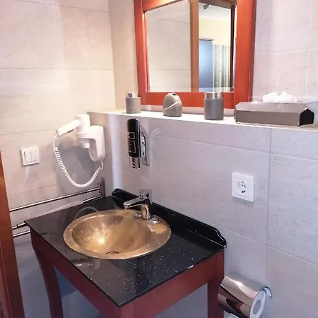 Riverside In Hitdorf Am Rhein - Zentral An Der A1 Und 59 Leverkusen