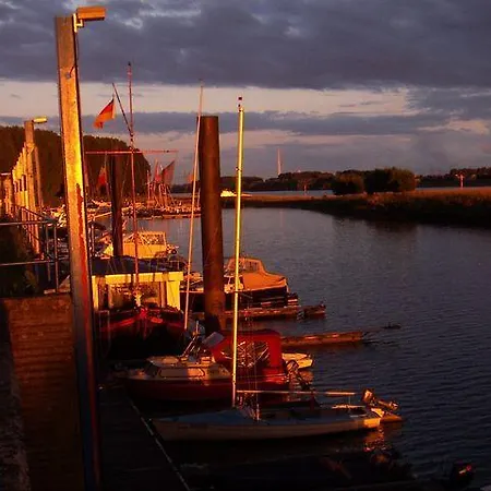 Riverside In Hitdorf Am Rhein - Zentral An Der A1 Und 59 酒店 3*