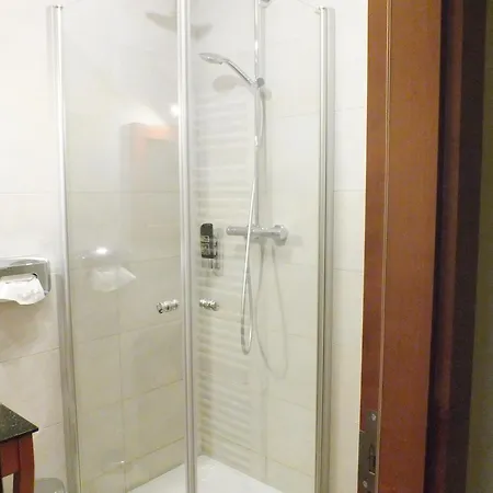 Riverside In Hitdorf Am Rhein - Zentral An Der A1 Und 59 Hotel