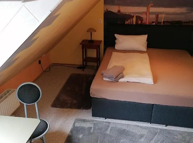 Riverside In Hitdorf Am Rhein - Zentral An Der A1 Und 59