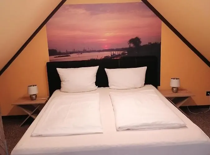 Riverside In Hitdorf Am Rhein - Zentral An Der A1 Und 59 Hotel