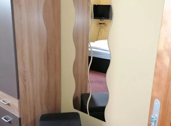 Riverside In Hitdorf Am Rhein - Zentral An Der A1 Und 59 Hotel