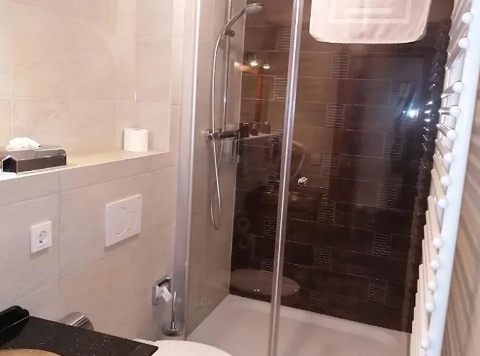 Riverside In Hitdorf Am Rhein - Zentral An Der A1 Und 59 Leverkusen