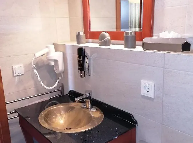 Riverside In Hitdorf Am Rhein - Zentral An Der A1 Und 59 Λεβερκούζεν