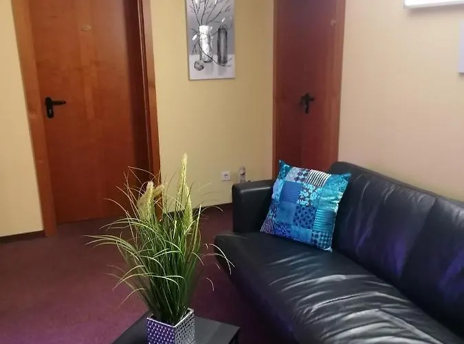 Riverside In Hitdorf Am Rhein - Zentral An Der A1 Und 59