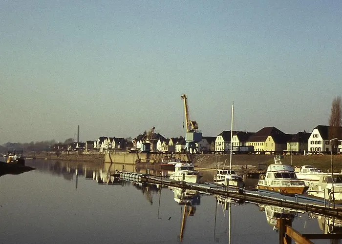 Riverside In Hitdorf Am Rhein - Zentral An Der A1 Und 59 Hotel 3*