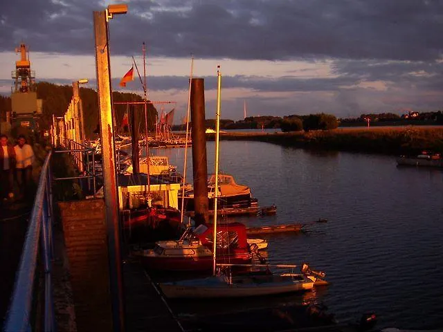 Riverside In Hitdorf Am Rhein - Zentral An Der A1 Und 59 Hotel 3*