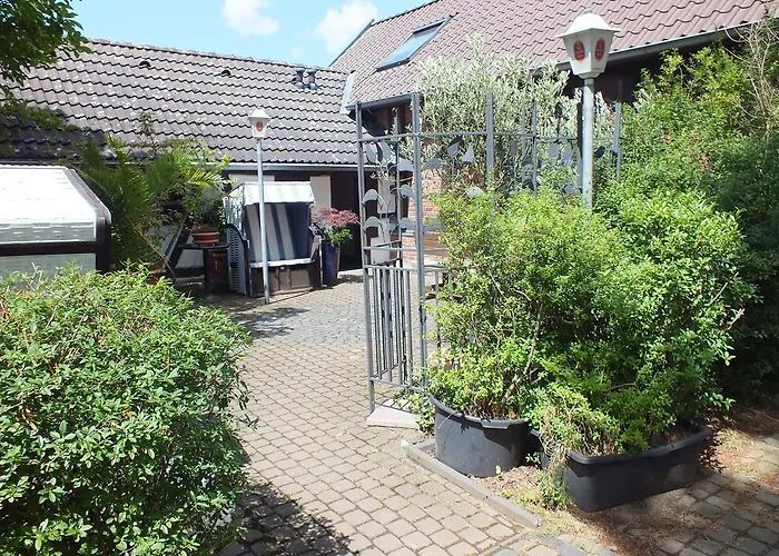 Riverside In Hitdorf Am Rhein - Zentral An Der A1 Und 59