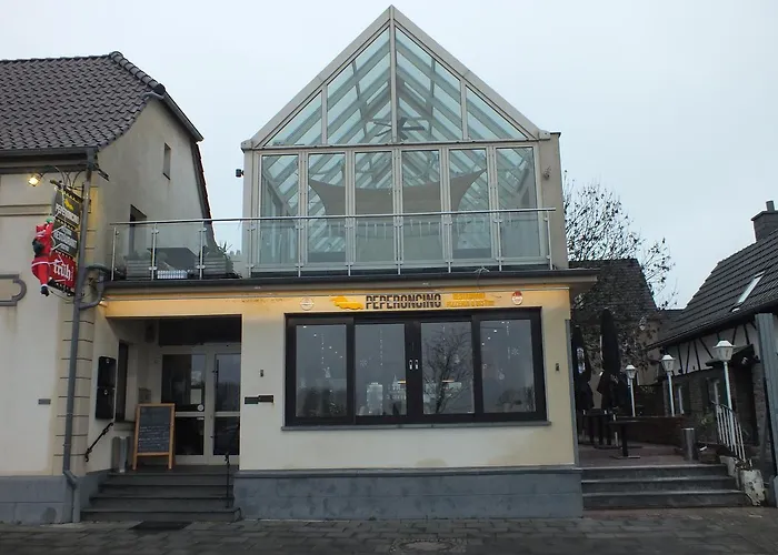 Riverside In Hitdorf Am Rhein - Zentral An Der A1 Und 59